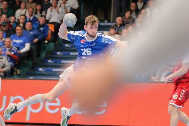 02 04 2026 Handball Men 2025 2026 2 Handball Bundesliga 26 Matchday Dessau Roßlauer HV 06 TUSEM Essen Anhalt Arena Dessau Yannick Danneberg Dessau, 26, blue at goal throw Dessau Roßlau Saxony Anhalt Germany
