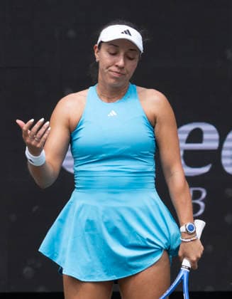 TENNIS 2026: Credit One Charleston Open APRIL 02 April 2, 2026: Elisabetta Cocciaretto (ITA) loses to Jessica Pegula (USA), Cocciaretto 1-6, 6-1, 7-6, at the Credit One Charleston Open being played at Credit One Staduim in Charleston, South Carolina, {USA} ÂLeslie Billman Tennisclix (Credit Image: Leslie Billman Cal Media) Charleston South Carolina USA EDITORIAL USE ONLY Copyright: xx ZUMA-20260402_zma_c04_063.jpg LesliexBillmanx csmphotothree484945