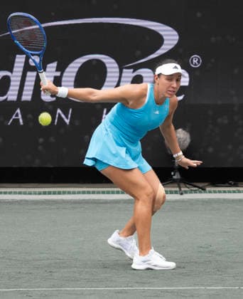 TENNIS 2026: Credit One Charleston Open APRIL 02 April 2, 2026: Elisabetta Cocciaretto (ITA) loses to Jessica Pegula (USA), Cocciaretto 1-6, 6-1, 7-6, at the Credit One Charleston Open being played at Credit One Staduim in Charleston, South Carolina, {USA} Ã‚ÂLeslie Billman Tennisclix (Credit Image: Â Leslie Billman Cal Media) Charleston South Carolina USA EDITORIAL USE ONLY Copyright: xx ZUMA-20260402_zma_c04_062.jpg LesliexBillmanx csmphotothree484946
