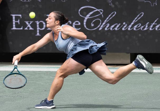 Sport Bilder des Tages TENNIS 2026: Credit One Charleston Open APRIL 02 April 2, 2026: Elisabetta Cocciaretto (ITA) loses to Jessica Pegula (USA), Cocciaretto 1-6, 6-1, 7-6, at the Credit One Charleston Open being played at Credit One Staduim in Charleston, South Carolina, {USA} Ã‚ÂLeslie Billman Tennisclix (Credit Image: Â Leslie Billman Cal Media) Charleston South Carolina USA EDITORIAL USE ONLY Copyright: xx ZUMA-20260402_zma_c04_061.jpg LesliexBillmanx csmphotothree484947