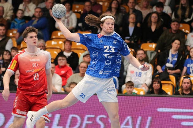 02 04 2026 Handball Men 2025 2026 2 Handball Bundesliga 26 Matchday Dessau Roßlauer HV 06 TUSEM Essen Anhalt Arena Dessau Mika Schüler Dessau, 23, blue at goal throw Dessau Roßlau Sachsen Anhalt Germany