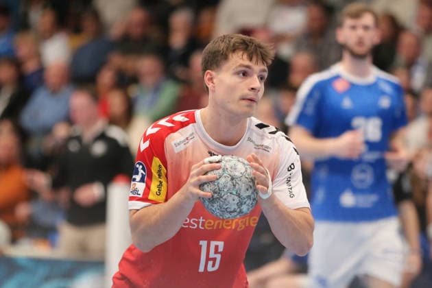 02 04 2026 Handball Men 2025 2026 2 Handball Bundesliga 26 Matchday Dessau Roßlauer HV 06 TUSEM Essen Anhalt Arena Dessau Nils Homscheid Essen, 15, red at free throw Dessau Roßlau Saxony Anhalt Germany