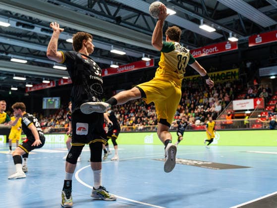 Pierre Busch VfL Eintracht Hagen, 83 on goal throw, past Marvin Kix HSG Krefeld Niederrhein, 07 VfL Eintracht Hagen vs HSG Krefeld Niederrhein, Handball, 2 Bundesliga, Matchday 26, Season 2025 2026, 02 04 2026 VfL Eintracht Hagen vs HSG Krefeld Niederrhein, Handball, 2 Bundesliga, Matchday 26, Season 2025 2026, 02 04 2026 Hagen Copyright: xEibner-Pressefoto Kruczynskix EP_DKI