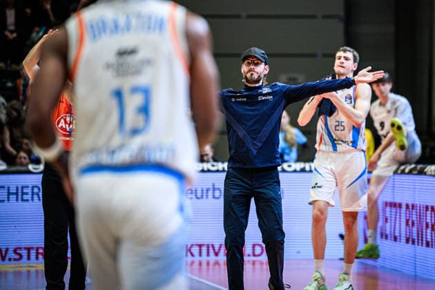 easycredit BBL Basketball Bundesliga 2025 2026 27 Matchday 02 04 2026 Science City Jena vs SKYLINERS Frankfurt Coach Björn Harmsen Jena dissatisfied, spreads his arms behind Lorenz Bank Jena Sparkassen Arena