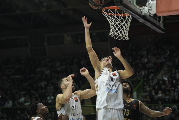 Dubai Basketball v AC Monaco - EuroLeague SARAJEVO, BOSNIA AND HERZEGOVINA - APRIL 2: Players compete during the EuroLeague match between Dubai Basketball and AS Monaco at Zetra Arena on April 2, 2026 in Sarajevo, Bosnia and Herzegovina. Samir Jordamovic Anadolu Sarajevo Bosnia and Herzegovina. Editorial use only. Please get in touch for any other usage.  Copyright: x2026xAnadoluxSamirxJordamovicx