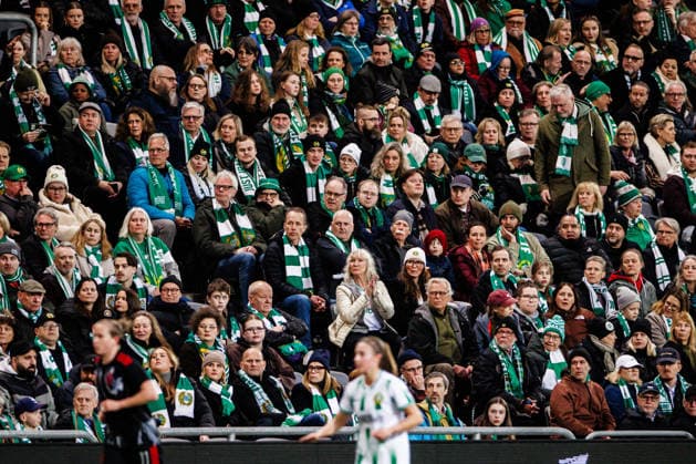 260402 Supporters of Hammarby during the UEFA Women s Europa Cup semifinal between Hammarby and Sparta Prague on April 2, 2026 in Stockholm Photo Kenta Jönsson BILDBYRAN COP 210 KJ0331 fotboll football soccer fotball europa cup hammarby sparta prague uefa womens europa cup semifinal dam bbeng  Copyright: KENTAxJÖNSSON BB260402KJ080
