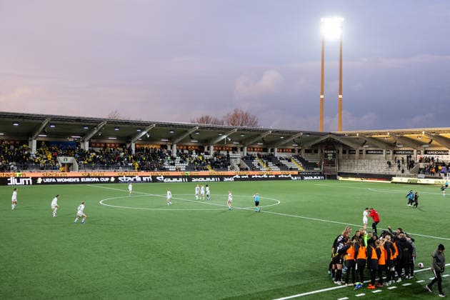260402 Players and staff of Häcken gathered ahead of the second half of the UEFA Women s Europa Cup semifinal between Häcken and Eintracht Frankfurt on April 2, 2026 in Gothenburg Photo Michael Erichsen BILDBYRAN COP 89 MI0962 bbeng dam eintracht frankfurt europa cup football fotball fotboll häcken semifinal soccer uefa womens europa cup  Copyright: MICHAELxERICHSEN BB260402MI092
