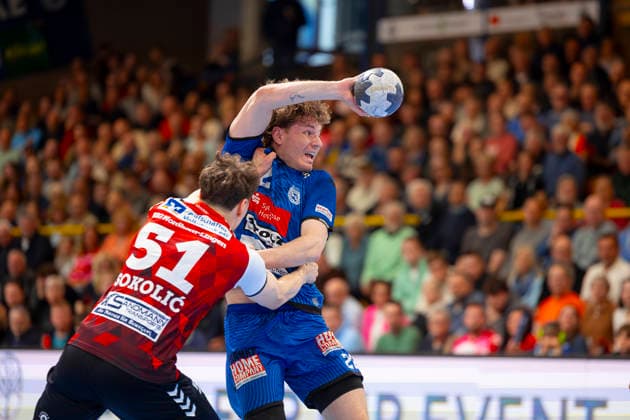 Magnus Holpert Nr 22, VfL Luebeck Schwartau vs Luka Sokolic Nr 51, HSG Nordhorn Lingen VfL Luebeck Schwartau vs HSG Nordhorn Lingen, Handball, 2 Bundesliga, 02 04 26 Luebeck Schleswig Holstein Germany Copyright: xAgentur54GradÂ°x xFelixxKoenigx