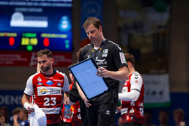 Mark Bult Official B, HSG Nordhorn Lingen after the time out VfL Luebeck Schwartau vs HSG Nordhorn Lingen, Handball, 2 Bundesliga, 02 04 26 Luebeck Schleswig Holstein Germany Copyright: xAgentur54GradÂ°x xFelixxKoenigx