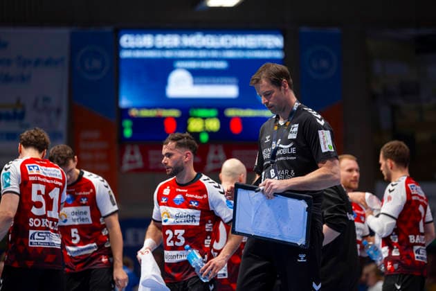 Mark Bult Official B, HSG Nordhorn Lingen after the time out VfL Luebeck Schwartau vs HSG Nordhorn Lingen, Handball, 2 Bundesliga, 02 04 26 Luebeck Schleswig Holstein Germany Copyright: xAgentur54GradÂ°x xFelixxKoenigx