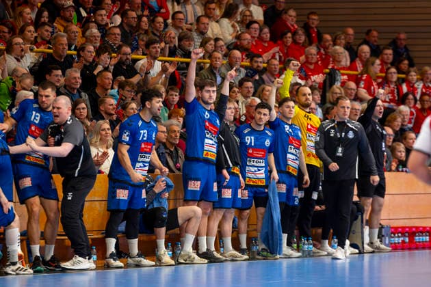 Luebecks players around David Roehrig Official B, VfL Luebeck Schwartau rejoice VfL Luebeck Schwartau vs HSG Nordhorn Lingen, Handball, 2 Bundesliga, 02 04 26 Luebeck Schleswig Holstein Germany Copyright: xAgentur54GradÂ°x xFelixxKoenigx