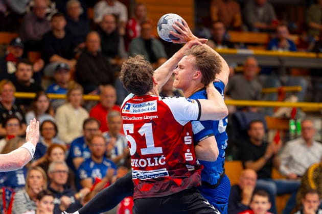 Einar Nickelsen Nr 42, VfL Luebeck Schwartau vs Luka Sokolic Nr 51, HSG Nordhorn Lingen VfL Luebeck Schwartau vs HSG Nordhorn Lingen, Handball, 2 Bundesliga, 02 04 26 Luebeck Schleswig Holstein Germany Copyright: xAgentur54GradÂ°x xFelixxKoenigx