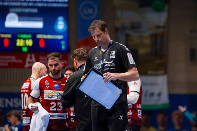 Mark Bult Official B, HSG Nordhorn Lingen after the time out VfL Luebeck Schwartau vs HSG Nordhorn Lingen, Handball, 2 Bundesliga, 02 04 26 Luebeck Schleswig Holstein Germany Copyright: xAgentur54GradÂ°x xFelixxKoenigx