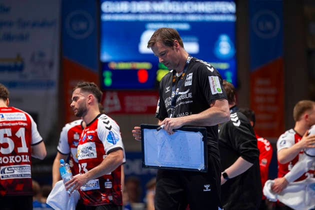 Mark Bult Official B, HSG Nordhorn Lingen after the time out VfL Luebeck Schwartau vs HSG Nordhorn Lingen, Handball, 2 Bundesliga, 02 04 26 Luebeck Schleswig Holstein Germany Copyright: xAgentur54GradÂ°x xFelixxKoenigx