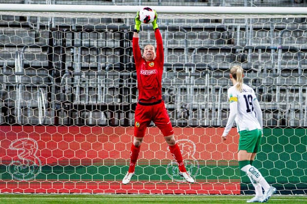 260402 goalkeeper Melina Loeck of Hammarby during the UEFA Women s Europa Cup semifinal between Hammarby and Sparta Prague on April 2, 2026 in Stockholm Photo Kenta Jönsson BILDBYRAN COP 210 KJ0331 fotboll football soccer fotball europa cup hammarby sparta prague uefa womens europa cup semifinal dam bbeng  Copyright: KENTAxJÖNSSON BB260402KJ082