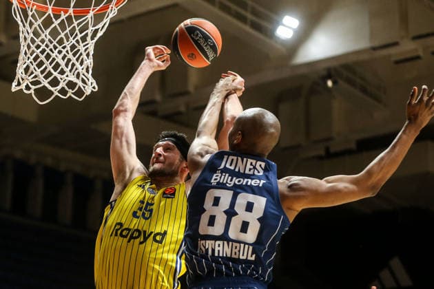 Maccabi Rapyd Tel Aviv v Anadolu Efes - Euroleague BELGRADE, SERBIA - APRIL 02: Players compete during the EuroLeague Regular Season Round 35 match between Maccabi Rapyd Tel Aviv and Anadolu Efes Istanbul at Aleksandar Nikolic Hall on April 02, 2026 in Belgrade, Serbia. Filip Stevanovic Anadolu Belgrade Serbia. Editorial use only. Please get in touch for any other usage.  Copyright: x2026xAnadoluxFilipxStevanovicx