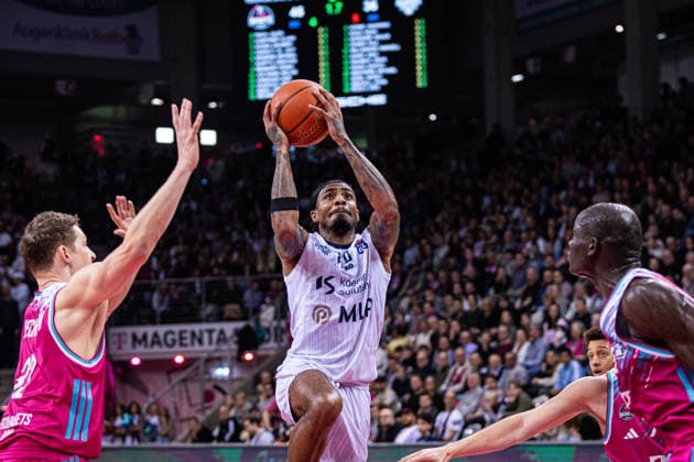 easyCredit Basketball Bundesliga Telekom Baskets Bonn MLP Academics Heidelberg 02 04 2026 Michael Weathers MLP ACADEMICS HEIDELBERG 20 goes to the basket easyCredit Basketball Bundesliga Telekom Baskets Bonn MLP Academics Heidelberg 02 04 2026, Telekom Dome Bonn Copyright: xBEAUTIFULxSPORTS Derixx