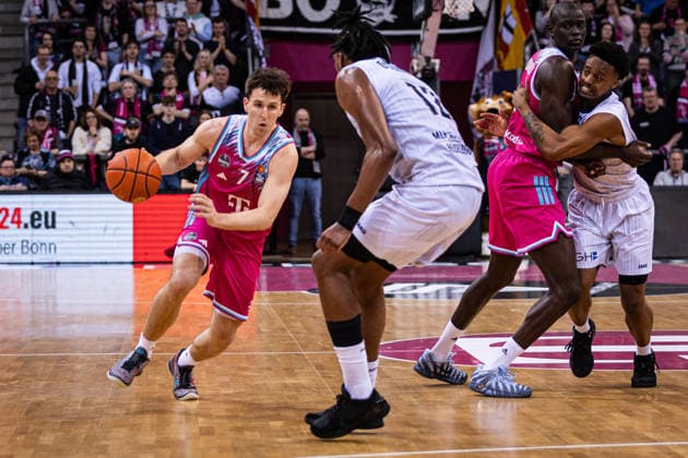 easyCredit Basketball Bundesliga Telekom Baskets Bonn MLP Academics Heidelberg 02 04 2026 Grayson Murphy Telekom Baskets Bonn 7 vs. Osun Osunniyi MLP ACADEMICS HEIDELBERG 12 easyCredit Basketball Bundesliga Telekom Baskets Bonn MLP Academics Heidelberg 02 04 2026, Telekom Dome Bonn Copyright: xBEAUTIFULxSPORTS Derixx