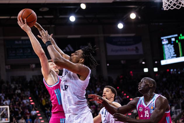 easyCredit Basketball Bundesliga Telekom Baskets Bonn MLP Academics Heidelberg 02 04 2026 Patrick Heckmann Telekom Baskets Bonn 33 vs. Osun Osunniyi MLP ACADEMICS HEIDELBERG 12 easyCredit Basketball Bundesliga Telekom Baskets Bonn MLP Academics Heidelberg 02 04 2026, Telekom Dome Bonn Copyright: xBEAUTIFULxSPORTS Derixx