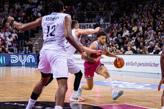 easyCredit Basketball Bundesliga Telekom Baskets Bonn MLP Academics Heidelberg 02 04 2026 Alijah Comithier Telekom Baskets Bonn 2 moves to the basket easyCredit Basketball Bundesliga Telekom Baskets Bonn MLP Academics Heidelberg 02 04 2026, Telekom Dome Bonn Copyright: xBEAUTIFULxSPORTS Derixx