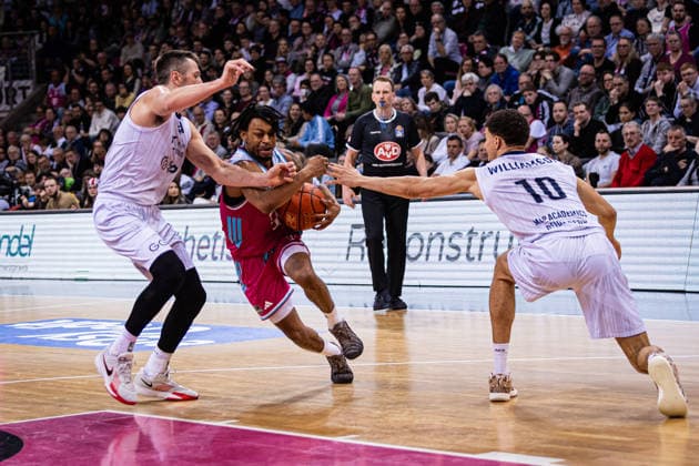 easyCredit Basketball Bundesliga Telekom Baskets Bonn MLP Academics Heidelberg 02 04 2026 Zachery Cooks Telekom Baskets Bonn 3 sets up easyCredit Basketball Bundesliga Telekom Baskets Bonn MLP Academics Heidelberg 02 04 2026, Telekom Dome Bonn Copyright: xBEAUTIFULxSPORTS Derixx