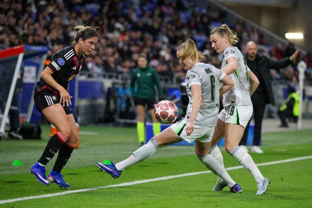 Lyon, France 02 April 2026 UEFA Women™s Champions League quarter-final second leg OL Lyonnes vs VfL Wolfsburg Women In the picture from left in the duel Korbin Shrader OL Lyonnes , Janina Minge VfL and Sarai Linder VfL Copyright: HMBxMedia MadeleinexFantini