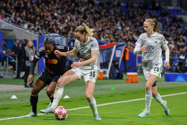 Lyon, France 02 April 2026 UEFA Women™s Champions League quarter-final second leg OL Lyonnes vs VfL Wolfsburg Women In the picture from left in the duel Kadidiatou Diani OL Lyonnes , Sarai Linder VfL and Vivien Endemann VfL Copyright: HMBxMedia MadeleinexFantini