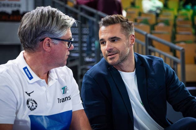 02 04 2026, xovx, Handball Daikin Handball Bundesliga, HSG Wetzlar TVB Stuttgart v l Coach Runar Sigtryggsson HSG Wetzlar , Sports Director Michael Allendorf HSG Wetzlar Wetzlar Buderus Arena Hessen Germany EN