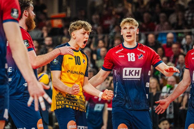 Volleyball Mens CEV Cup 2026 semi-final SVG Lüneburg vs VC Greenyard MAASEIK 02 04 2026 Joris Backhaus 10 SVG Lüneburg celebrates