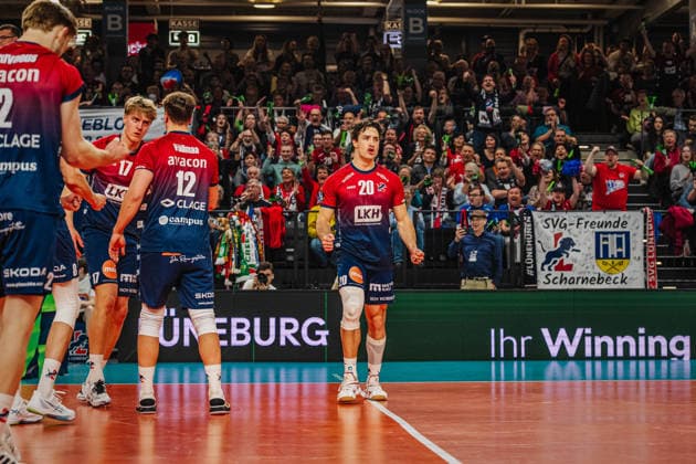 Volleyball Mens CEV Cup 2026 semi-final SVG Lüneburg vs VC Greenyard MAASEIK 02 04 2026 Ethan Champlin 20 SVG Lüneburg cheers with clenched fists