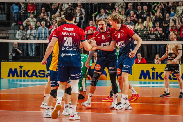 Volleyball Mens CEV Cup 2026 semi-final SVG Lüneburg vs VC Greenyard MAASEIK 02 04 2026 Jackson Howe 6 SVG Lüneburg and Axel Enlund 17 SVG Lüneburg cheer arm in arm with their teammates