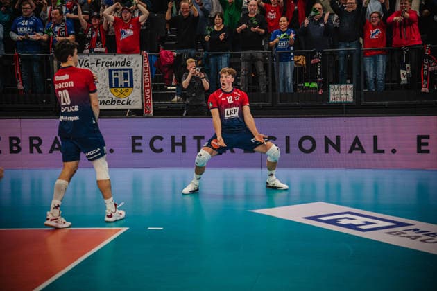 Volleyball Mens CEV Cup 2026 semi-final SVG Lüneburg vs VC Greenyard MAASEIK 02 04 2026 Santeri Välimaa 12 SVG Lüneburg cheers