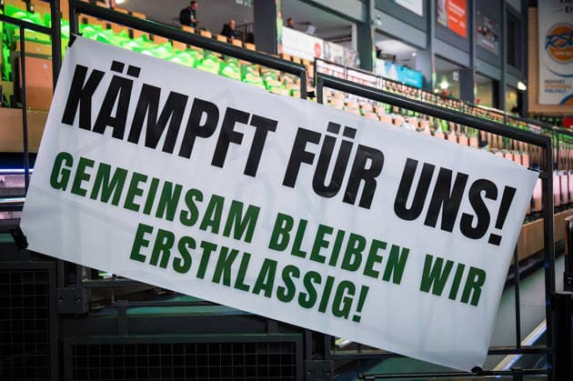 02 04 2026, xovx, Handball Daikin Handball Bundesliga, HSG Wetzlar TVB Stuttgart Banner of the fans of HSG Wetzlar to the team before the game against TVB Stuttgart Wetzlar Buderus Arena Hessen Germany EN