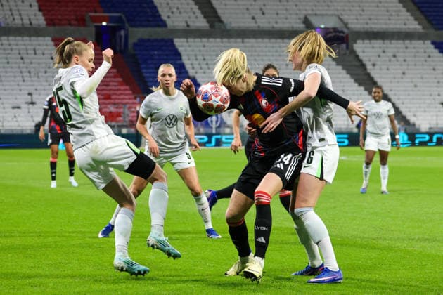 Lyon, France 02 April 2026 UEFA Women™s Champions League quarter-final second leg OL Lyonnes vs VfL Wolfsburg Women In the picture from left in the duel Vivien Endemann VfL , Ada Hegerberg OL Lyonnes and Janina Minge VfL Copyright: HMBxMedia MadeleinexFantini