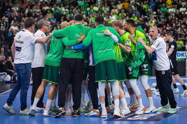02 04 2026, xovx, Handball Daikin Handball Bundesliga, HSG Wetzlar TVB Stuttgart The players of HSG Wetzlar swear in for the match against TVB Stuttgart Wetzlar Buderus Arena Hessen Germany EN