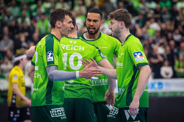 02 04 2026, xovx, Handball Daikin Handball Bundesliga, HSG Wetzlar TVB Stuttgart v l Jona Schoch HSG Wetzlar , Josip Simic HSG Wetzlar , Philipp Ahouansou HSG Wetzlar , Niklas Theiß HSG Wetzlar Wetzlar Buderus Arena Hessen Germany EN