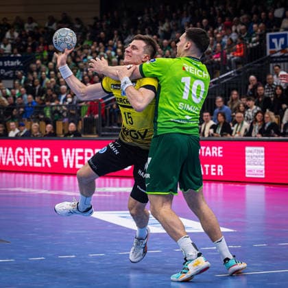 02 04 2026, xovx, Handball Daikin Handball Bundesliga, HSG Wetzlar TVB Stuttgart v l Simone Mengon TVB Stuttgart , Josip Simic HSG Wetzlar Wetzlar Buderus Arena Hessen Germany EN