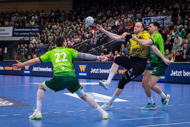 02 04 2026, xovx, Handball Daikin Handball Bundesliga, HSG Wetzlar TVB Stuttgart v l Jona Schoch HSG Wetzlar , Lenny Rubin TVB Stuttgart , Josip Simic HSG Wetzlar Wetzlar Buderus Arena Hessen Germany EN