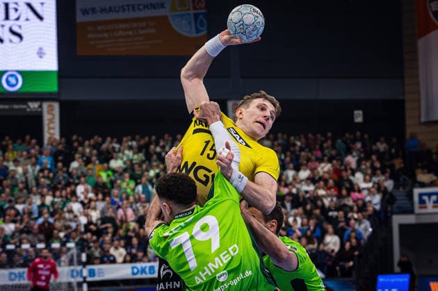 02 04 2026, xovx, Handball Daikin Handball Bundesliga, HSG Wetzlar TVB Stuttgart v l Ahmet Nafea HSG Wetzlar , Simone Mengon TVB Stuttgart , Jona Schoch HSG Wetzlar Wetzlar Buderus Arena Hessen Germany EN