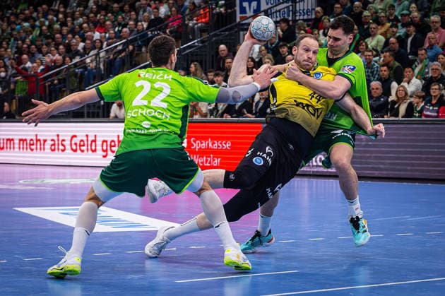 02 04 2026, xovx, Handball Daikin Handball Bundesliga, HSG Wetzlar TVB Stuttgart v l Jona Schoch HSG Wetzlar , Lenny Rubin TVB Stuttgart , Josip Simic HSG Wetzlar Wetzlar Buderus Arena Hessen Germany EN