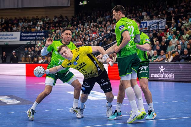 02 04 2026, xovx, Handball Daikin Handball Bundesliga, HSG Wetzlar TVB Stuttgart v l Ahmet Nafea HSG Wetzlar , Simone Mengon TVB Stuttgart , Jona Schoch HSG Wetzlar , Josip Simic HSG Wetzlar Wetzlar Buderus Arena Hessen Germany EN