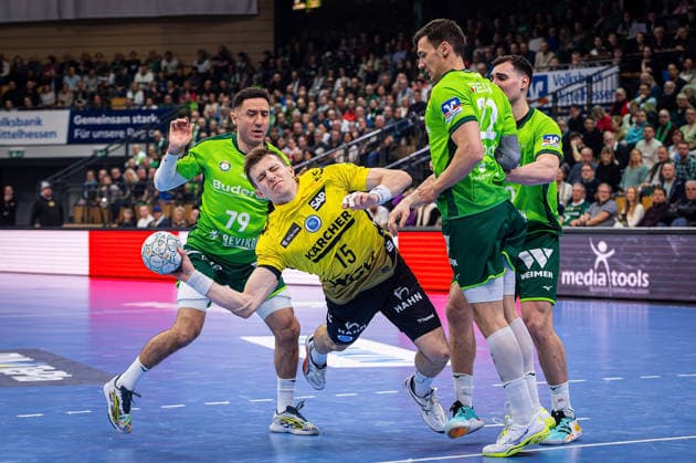 02 04 2026, xovx, Handball Daikin Handball Bundesliga, HSG Wetzlar TVB Stuttgart v l Ahmet Nafea HSG Wetzlar , Simone Mengon TVB Stuttgart , Jona Schoch HSG Wetzlar , Josip Simic HSG Wetzlar Wetzlar Buderus Arena Hessen Germany EN