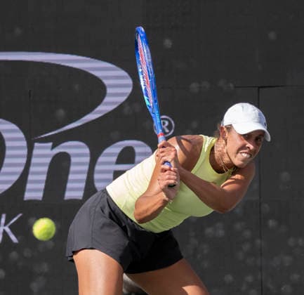April 2, 2026: Anna Bondar (HUN) loses to Madison Keys (USA) 6-2, 7-5, at the Credit One Charleston Open being played at Credit One Staduim in Charleston, South Carolina, {USA} Ã‚ Tennisclix TENNIS 2026: Credit One Charleston Open APRIL 02  - ZUMAc04_ 20260402_zma_c04_117 Copyright: xLesliexBillmanx