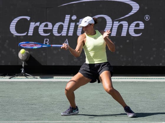 April 2, 2026: Anna Bondar (HUN) loses to Madison Keys (USA) 6-2, 7-5, at the Credit One Charleston Open being played at Credit One Staduim in Charleston, South Carolina, {USA} Ã‚ Tennisclix TENNIS 2026: Credit One Charleston Open APRIL 02  - ZUMAc04_ 20260402_zma_c04_120 Copyright: xLesliexBillmanx