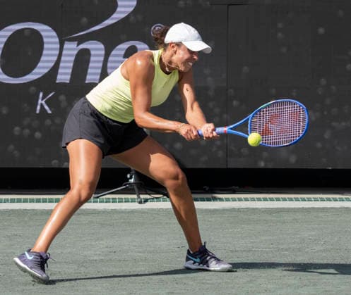 April 2, 2026: Anna Bondar (HUN) loses to Madison Keys (USA) 6-2, 7-5, at the Credit One Charleston Open being played at Credit One Staduim in Charleston, South Carolina, {USA} Ã‚ Tennisclix Charleston USA - ZUMAc04_ 20260402_zma_c04_122 Copyright: xLesliexBillmanx