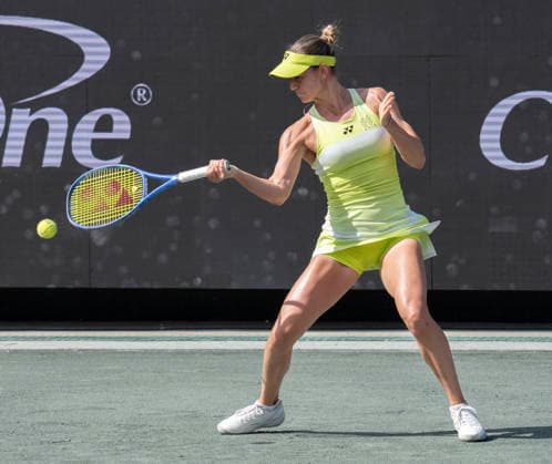 April 2, 2026: Anna Bondar (HUN) loses to Madison Keys (USA) 6-2, 7-5, at the Credit One Charleston Open being played at Credit One Staduim in Charleston, South Carolina, {USA} Ã‚ Tennisclix TENNIS 2026: Credit One Charleston Open APRIL 02  - ZUMAc04_ 20260402_zma_c04_123 Copyright: xLesliexBillmanx