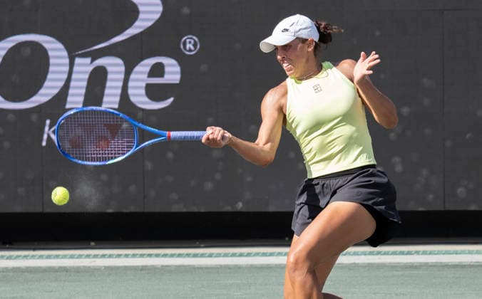 April 2, 2026: Anna Bondar (HUN) loses to Madison Keys (USA) 6-2, 7-5, at the Credit One Charleston Open being played at Credit One Staduim in Charleston, South Carolina, {USA} Ã‚ Tennisclix TENNIS 2026: Credit One Charleston Open APRIL 02  - ZUMAc04_ 20260402_zma_c04_126 Copyright: xLesliexBillmanx