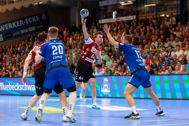 Elmar Erlingsson Nr 64, HSG Nordhorn Lingen vs Ole Schramm Nr 13, VfL Luebeck Schwartau VfL Luebeck Schwartau vs HSG Nordhorn Lingen, Handball, 2 Bundesliga, 02 04 26 Luebeck Schleswig Holstein Germany Copyright: xAgentur54GradÂ°x xFelixxKoenigx