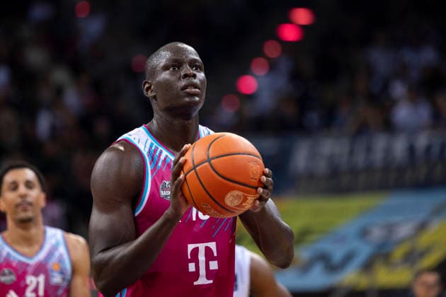 Kur JONGKUCH BON 15, mi , on the ball, free throw, single image, single action final score 94 82, Basketball 1 Bundesliga Telekom Baskets Bonn MLP ACADEMICS Heidelberg BON vs HDB Main Round 27 Matchday, in T E L E C O M D O M E, on 02 04 2026, Â