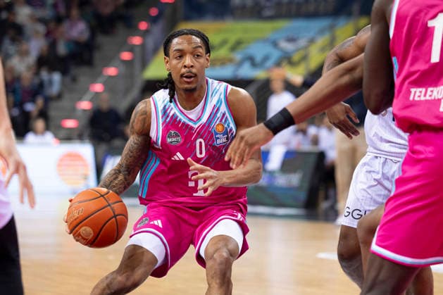 Jalen FINCH BON 0, mi on the ball, cramped while dribbling, action final score 94 82, Basketball 1 Bundesliga Telekom Baskets Bonn MLP ACADEMICS Heidelberg BON vs HDB main round 27 matchday, in T E L E K O M D O M E, on 02 04 2026, Â